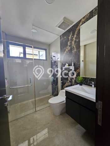 Rumah Eksklusif Siap Huni LT 220m2 di BSD, Tangerang Selatan Rumah Eksklusif Siap Huni LT 220m2 di BSD, Tangerang Selatan