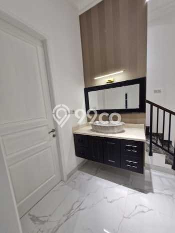 Rumah Luxury Modern Siap Huni di Joglo Jakarta Barat Rumah Luxury Modern Siap Huni di Joglo Jakarta Barat