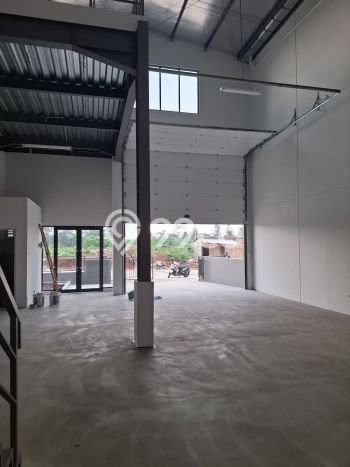 Disewakan Gudang di Kawasan Ramai BSD Luas 170m2 Disewakan Gudang di Kawasan Ramai BSD Luas 170m2