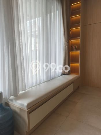 Disewakan! Rumah 4 Kamar Tidur &
2 Kamar Mandi di BSD, Tangerang Disewakan! Rumah 4 Kamar Tidur &
2 Kamar Mandi di BSD, Tangerang