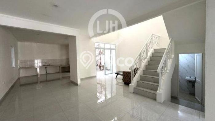 Hunian Elit LB 275m2 Siap Pakai Desain Elegan di Cibubur, Bogor Hunian Elit LB 275m2 Siap Pakai Desain Elegan di Cibubur, Bogor