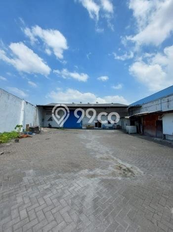 Gudang Disewa di Surabaya dengan LB 2700m2 Area Komersial Ramai Gudang Disewa di Surabaya dengan LB 2700m2 Area Komersial Ramai
