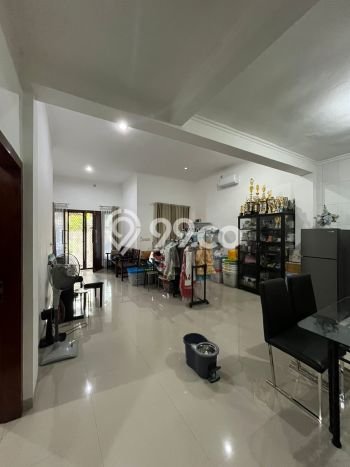 For Sale Rumah 4 Kamar Lokasi Strategis Nyaman dan Strategis di Rungkut For Sale Rumah 4 Kamar Lokasi Strategis Nyaman dan Strategis di Rungkut