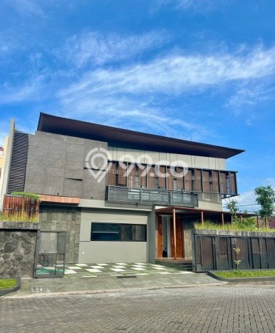 Rumah Luxury Modern Tanpa Renovasi di Manyar Surabaya Rumah Luxury Modern Tanpa Renovasi di Manyar Surabaya