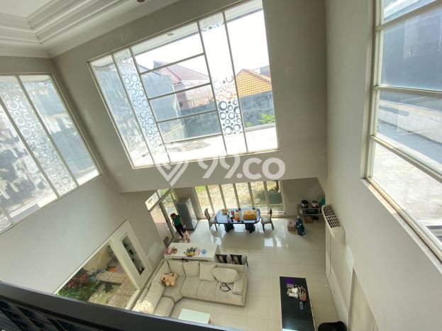 Hunian Elit LB 275m2 Siap Pakai Desain Elegan di Dharma Husada, Surabaya Hunian Elit LB 275m2 Siap Pakai Desain Elegan di Dharma Husada, Surabaya