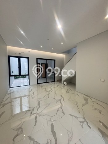 Dijual Rumah 5 Kamar Lokasi Strategis Nyaman dan Strategis di Rungkut Dijual Rumah 5 Kamar Lokasi Strategis Nyaman dan Strategis di Rungkut