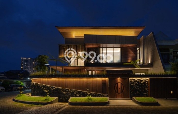 Rumah Luxury Modern Tanpa Renovasi di Manyar Surabaya Rumah Luxury Modern Tanpa Renovasi di Manyar Surabaya