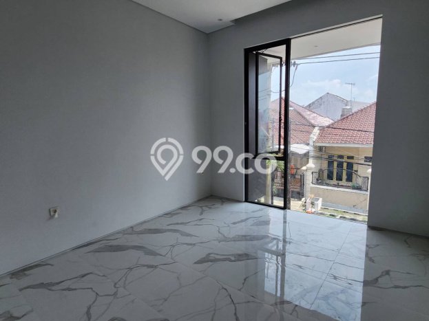 Rumah Modern Minimalis 5 KT Siap Huni di Rungkut Rumah Modern Minimalis 5 KT Siap Huni di Rungkut