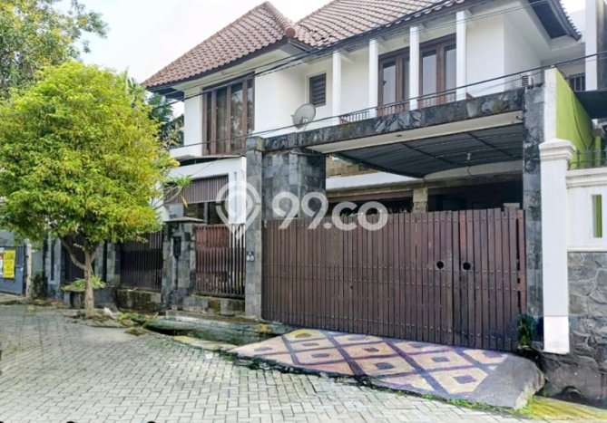Hunian Cantik Modern Lb 288m2 di Wiyung, Surabaya Hunian Cantik Modern Lb 288m2 di Wiyung, Surabaya