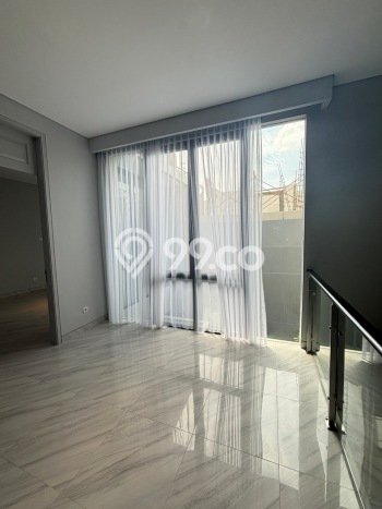 Rumah di , Luas 160m2m², LB 210m2m² Rumah di , Luas 160m2m², LB 210m2m²