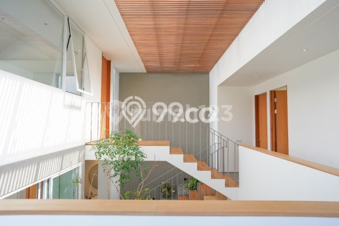 Rumah Elit LB 325m2 Siap Pakai Desain Elegan di Kota Baru Parahyangan, Bandung Rumah Elit LB 325m2 Siap Pakai Desain Elegan di Kota Baru Parahyangan, Bandung