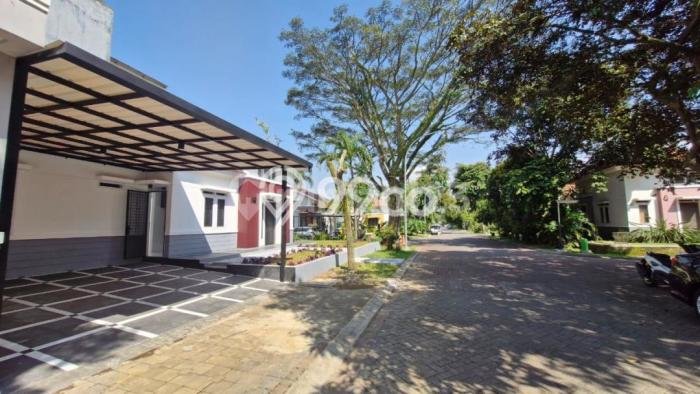 Rumah Elit Modern Tanpa Renovasi di Kota Baru Parahyangan Bandung Rumah Elit Modern Tanpa Renovasi di Kota Baru Parahyangan Bandung