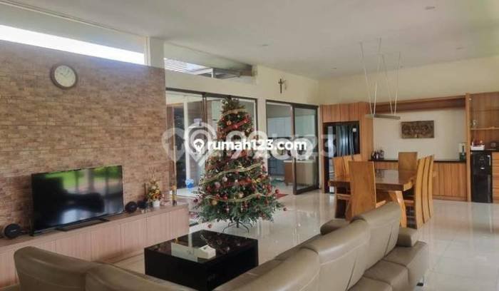 Rumah Elit LB 380m2 Siap Huni Desain Elegan di Kota Baru Parahyangan, Bandung Rumah Elit LB 380m2 Siap Huni Desain Elegan di Kota Baru Parahyangan, Bandung