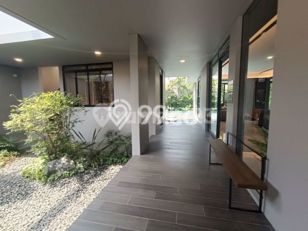 Rumah Elit LB 275m2 Siap Pakai Desain Elegan di Kota Baru Parahyangan, Bandung Rumah Elit LB 275m2 Siap Pakai Desain Elegan di Kota Baru Parahyangan, Bandung