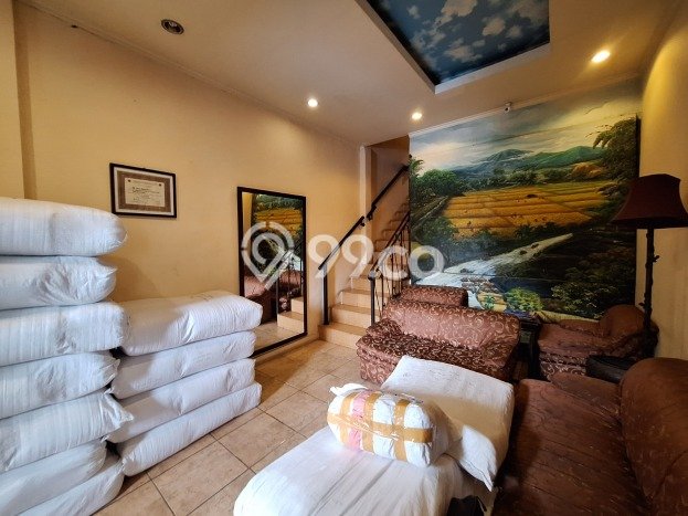 Unit Kantor Dijual di Jakarta Selatan LT 335m2 & LB 362m2 Unit Kantor Dijual di Jakarta Selatan LT 335m2 & LB 362m2