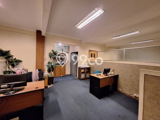 Unit Kantor Dijual di Jakarta Selatan LT 335m2 & LB 362m2 Unit Kantor Dijual di Jakarta Selatan LT 335m2 & LB 362m2