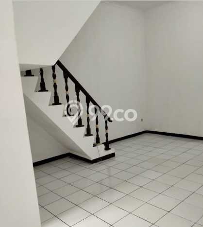 Rumah Strategis 5 KT Luas Tanah 197m2m² di Sariwangi, Bandung Rumah Strategis 5 KT Luas Tanah 197m2m² di Sariwangi, Bandung