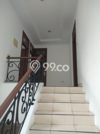 Rumah Luxury Modern Tanpa Renovasi di Kota Wisata Jakarta Timur Rumah Luxury Modern Tanpa Renovasi di Kota Wisata Jakarta Timur