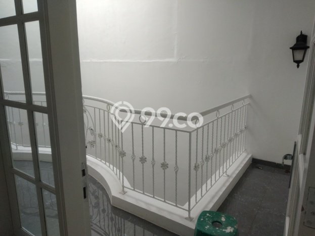 Rumah Elit Modern Tanpa Renovasi di Kota Wisata Jakarta Timur Rumah Elit Modern Tanpa Renovasi di Kota Wisata Jakarta Timur