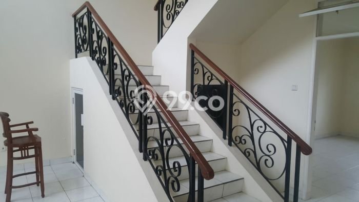 For Sale! Luxury House LT 220m2 Desain Modern di Cibubur For Sale! Luxury House LT 220m2 Desain Modern di Cibubur