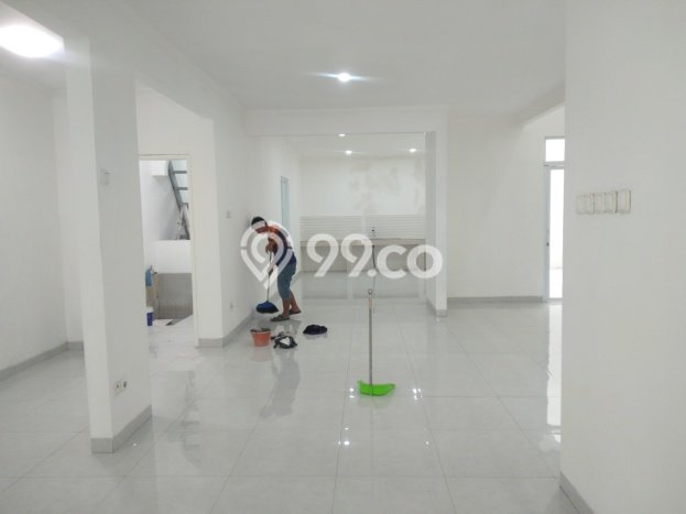 Rumah Elit Modern Tanpa Renovasi di Kota Wisata Jakarta Timur Rumah Elit Modern Tanpa Renovasi di Kota Wisata Jakarta Timur