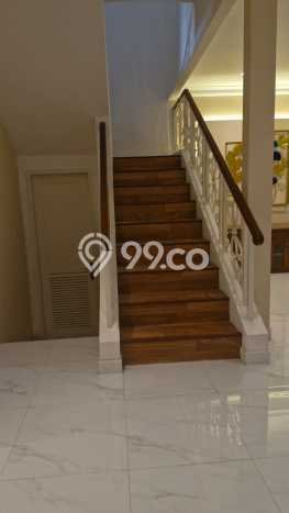 Rumah Elit LB 250m2 Siap Huni Desain Elegan di Kota Wisata, Jakarta Timur Rumah Elit LB 250m2 Siap Huni Desain Elegan di Kota Wisata, Jakarta Timur