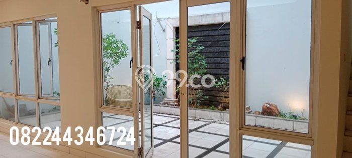 Rumah Elit Modern Tanpa Renovasi di Kota Wisata Jakarta Timur Rumah Elit Modern Tanpa Renovasi di Kota Wisata Jakarta Timur