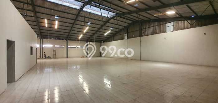 Unit Gudang Paling Strategis di Tandes Surabaya dengan LB 800m2 Unit Gudang Paling Strategis di Tandes Surabaya dengan LB 800m2