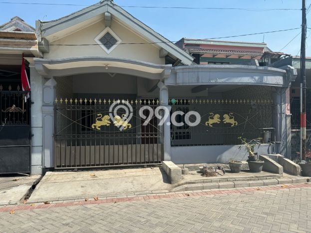 For Sale Rumah 4 Kamar Lokasi Strategis Nyaman dan Strategis di Sidoarjo For Sale Rumah 4 Kamar Lokasi Strategis Nyaman dan Strategis di Sidoarjo