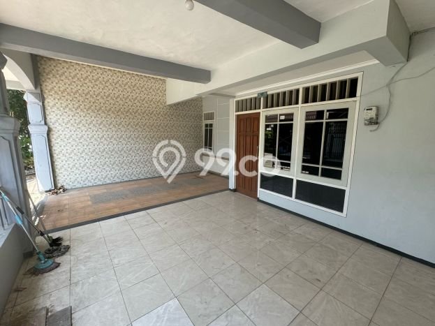 For Sale Rumah 4 Kamar Lokasi Strategis Nyaman dan Strategis di Sidoarjo For Sale Rumah 4 Kamar Lokasi Strategis Nyaman dan Strategis di Sidoarjo