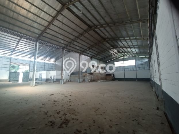 Gudang Disewa di Bogor dengan LB 1200m2 Area Komersial Ramai Gudang Disewa di Bogor dengan LB 1200m2 Area Komersial Ramai