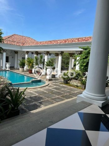 Ready to Use! Luxury House LT 4758m2 Desain Elegan di Sentul City Ready to Use! Luxury House LT 4758m2 Desain Elegan di Sentul City