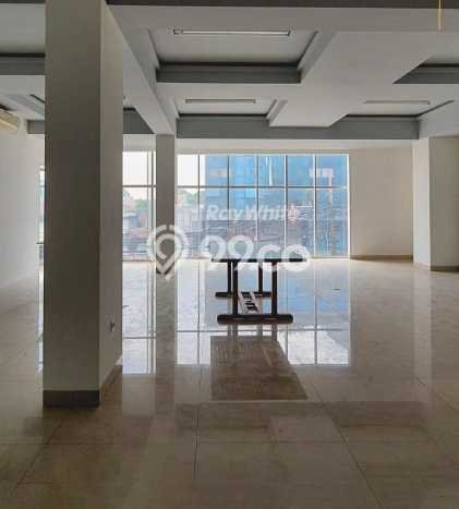 Kantor Komersial Dijual di Kebayoran Lama Jakarta Selatan LT 250m2 & LB 600m2 Kantor Komersial Dijual di Kebayoran Lama Jakarta Selatan LT 250m2 & LB 600m2