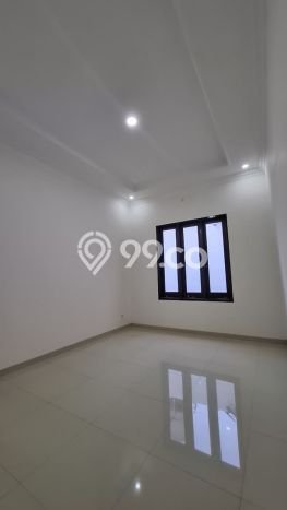 Hot Offer Hunian Mewah Ideal dan Luas di Duren Sawit, Jakarta Timur Hot Offer Hunian Mewah Ideal dan Luas di Duren Sawit, Jakarta Timur