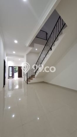 Hot Offer Hunian Mewah Ideal dan Luas di Duren Sawit, Jakarta Timur Hot Offer Hunian Mewah Ideal dan Luas di Duren Sawit, Jakarta Timur