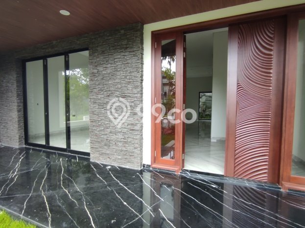 Jual Rumah Luas Elegan Dengan View Cantik di Pakuwon Indah, Surabaya Jual Rumah Luas Elegan Dengan View Cantik di Pakuwon Indah, Surabaya