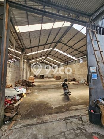 LOKASI PREMIUM! Gudang Area Bisnis di Kerobokan Kaja, Luas 250m², Siap Operasional LOKASI PREMIUM! Gudang Area Bisnis di Kerobokan Kaja, Luas 250m², Siap Operasional