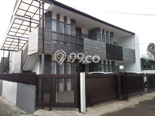 For Sale Rumah 8 Kamar Lokasi Ideal Bagus dan Strategis di Lembang For Sale Rumah 8 Kamar Lokasi Ideal Bagus dan Strategis di Lembang
