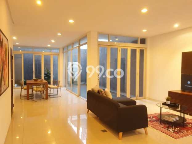 Lokasi strategis! Rumah siap huni dikontrakkan di Mampang Prapatan LB 240m2 Lokasi strategis! Rumah siap huni dikontrakkan di Mampang Prapatan LB 240m2