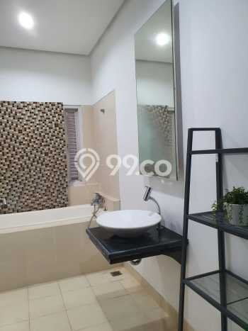 Lokasi strategis! Rumah siap huni dikontrakkan di Mampang Prapatan LB 240m2 Lokasi strategis! Rumah siap huni dikontrakkan di Mampang Prapatan LB 240m2