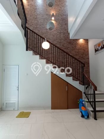 Rumah Mewah 2,5lantai.dlm Komplek Mewah Dkt Sekolah,pusat Bisnis Rumah Mewah 2,5lantai.dlm Komplek Mewah Dkt Sekolah,pusat Bisnis