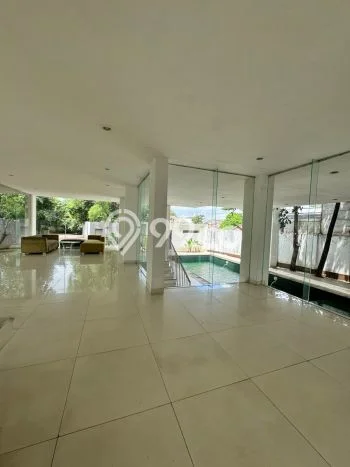Hunian Elit LB 1069m2 Siap Pakai Desain Elegan di Bintaro, Tangerang Selatan Hunian Elit LB 1069m2 Siap Pakai Desain Elegan di Bintaro, Tangerang Selatan