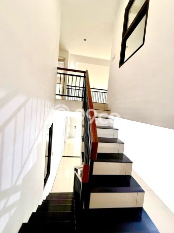 Dijual Rumah 4 Kamar Lokasi Strategis Bagus dan Strategis di Serpong Dijual Rumah 4 Kamar Lokasi Strategis Bagus dan Strategis di Serpong