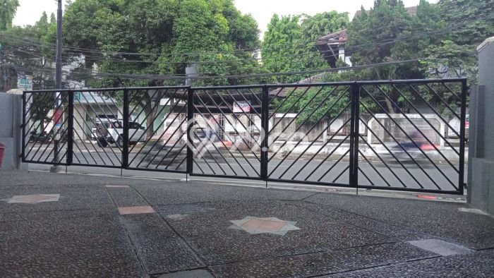 Rumah Elit LB 150m2 Siap Huni Desain Elegan di Bintaro, Tangerang Selatan Rumah Elit LB 150m2 Siap Huni Desain Elegan di Bintaro, Tangerang Selatan