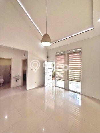 Dijual Rumah 4 Kamar Lokasi Strategis Bagus dan Strategis di Serpong Dijual Rumah 4 Kamar Lokasi Strategis Bagus dan Strategis di Serpong