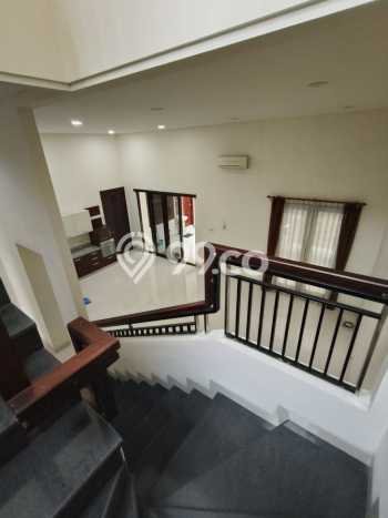 Ready to Use! Premium House LT 200m2 Desain Modern di Dharma Husada Ready to Use! Premium House LT 200m2 Desain Modern di Dharma Husada