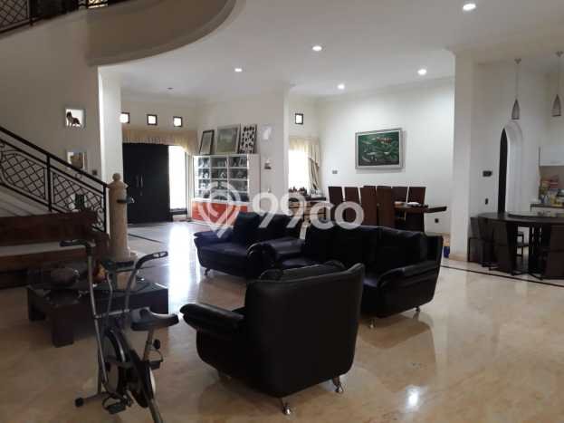 Hunian Mewah LB 500m2 Siap Pakai Desain Elegan di Graha, Surabaya Hunian Mewah LB 500m2 Siap Pakai Desain Elegan di Graha, Surabaya