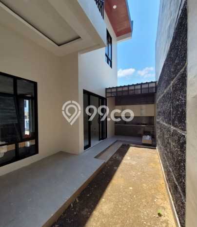 SIAP HUNI! Rumah Asri area , Luas 127m2m² LB 125m2m² SIAP HUNI! Rumah Asri area , Luas 127m2m² LB 125m2m²