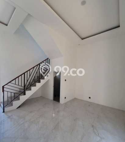 SIAP HUNI! Rumah Asri area , Luas 127m2m² LB 125m2m² SIAP HUNI! Rumah Asri area , Luas 127m2m² LB 125m2m²