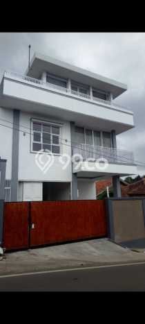 Rumah Strategis Minimalis Lb 350m2 di Cisarua, Bandung Barat Rumah Strategis Minimalis Lb 350m2 di Cisarua, Bandung Barat